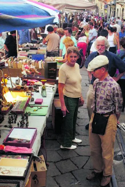 "Il Comune ci stritola". Antiquari e rigattieri, addio a Brera e Navigli