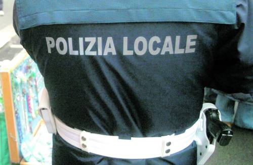 Falsi capi made in Italy: sigilli ai siti web e nove persone indagate dai vigili