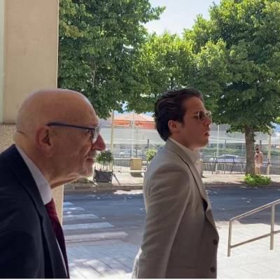 Ciro Grillo entra nel tribunale di Tempio Pausania con l'avvocato Andrea Vernazza