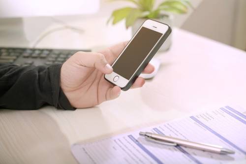 Addio app a pagamento per scansionare i documenti. Arriva la funzione scanner direttamente su WhatsApp 