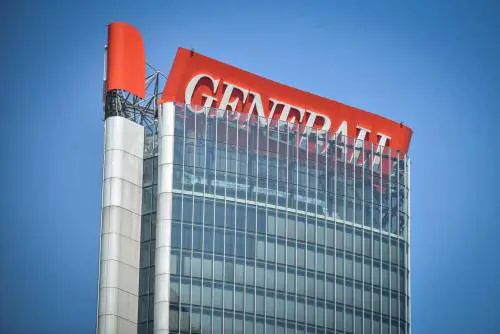 I tubi spezzati a 192 metri: collassa l'insegna Generali