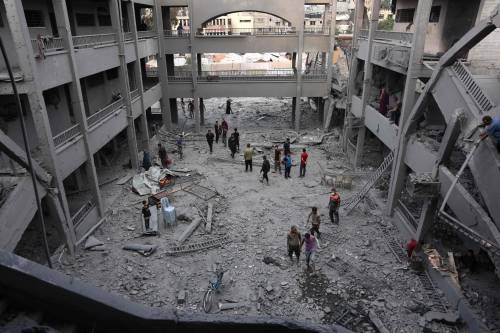 I coloni israeliani attaccano i soldati Idf. Netanyahu: "Intollerabile"
