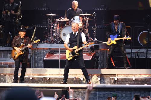 L’ultimo ruggito del Boss vibra di rock e nostalgia