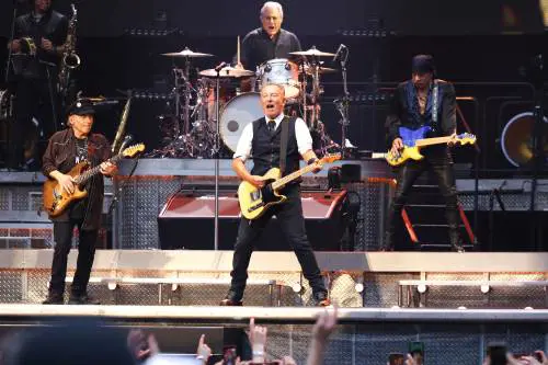 L’ultimo ruggito del Boss vibra di rock e nostalgia