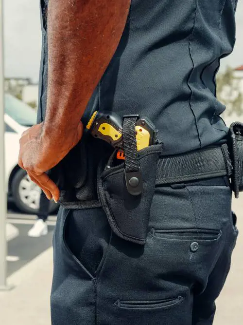 Da oggi vigili con il Taser, ma solo per 4 agenti del reparto Mobile