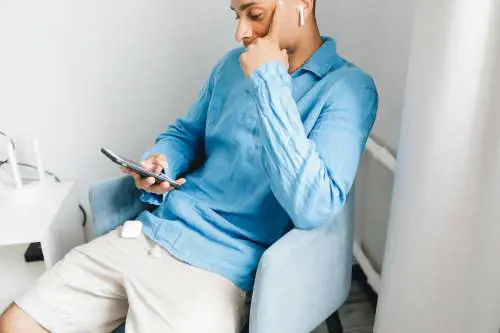 Auricolari Bluetooth, attenzione a questi modelli: così spiano le tue conversazioni 