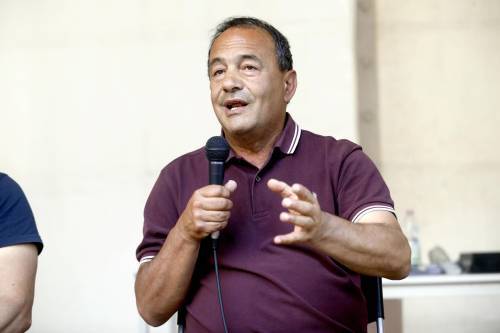 Lucano decaduto da sindaco di Riace. Ma lui e la sinistra non mollano