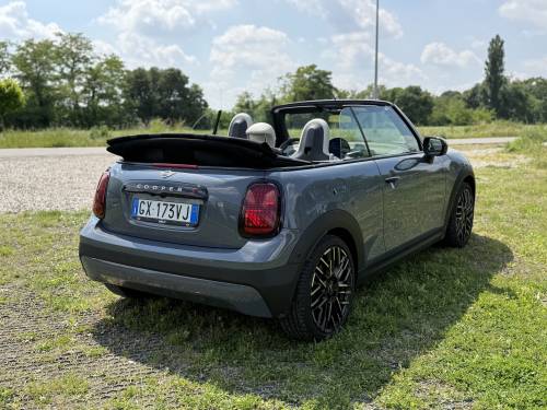 MINI Cabrio 2025: guarda la gallery della nuova decappottabile da città