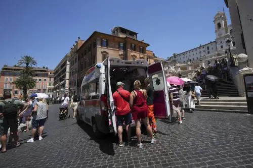 Europa nella morsa dell'afa: bimba muore per un colpo di calore, due vittime in Sardegna, una a Genova