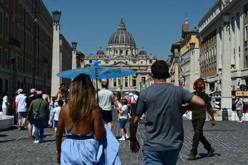 https://img.ilgcdn.com/sites/default/files/styles/md/public/foto/2025/07/02/roma_caldo_afp_0.jpg?_=1751410803