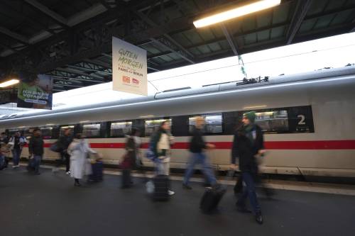 Siriano attacca con l'ascia i passeggeri di un treno diretto a Vienna: ci sono feriti
