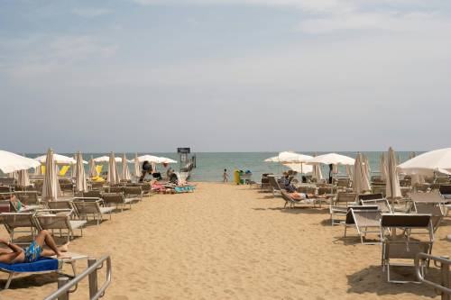 "Mi hanno stuprata in spiaggia". Un'altra denuncia di violenza a Marina di Grosseto