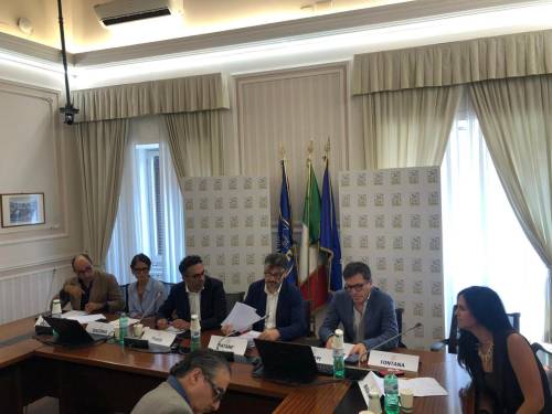 https://img.ilgcdn.com/sites/default/files/styles/md/public/foto/2025/07/03/eco_festival_anci_comm.jpeg?_=1751548803