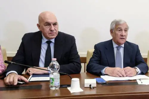 Spese militari, il 5% del Pil "compatibile con il bilancio"