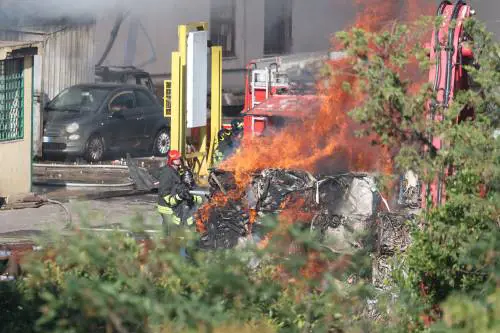 "Volavano pezzi di ferro". Il racconto choc dei testimoni