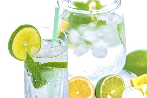 Acqua aromatizzata, sette ricette da fare a casa