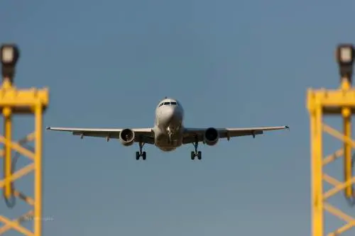 Perde i genitori: si imbarca su volo sbagliato per Malpensa