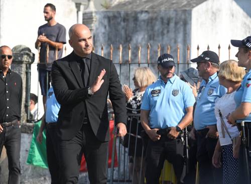 Lacrime e dolore per l'ultimo saluto a Doago Jota