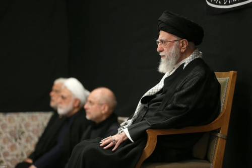 Khamenei riappare in pubblico: il messaggio di resistenza da Teheran