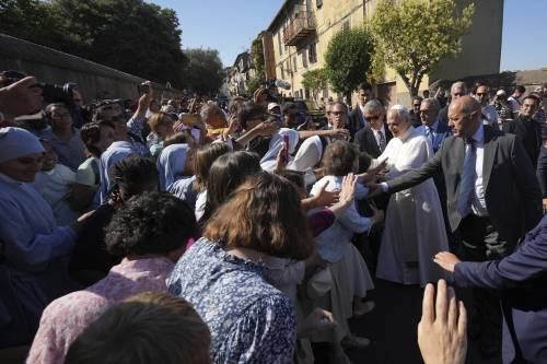 Papa Leone XIV arriva a Castel Gandolfo