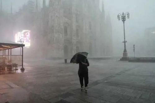 Parchi chiusi e temporale. Oggi in città allerta arancione