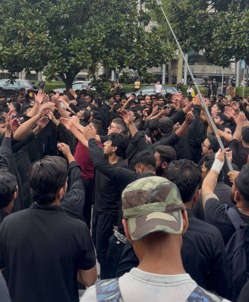 Le donne nel recinto per il corteo per l'Ashura a Milano