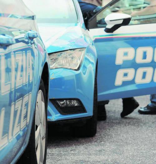"Mi hanno violentata in spiaggia". Ora è caccia ai due aggressori