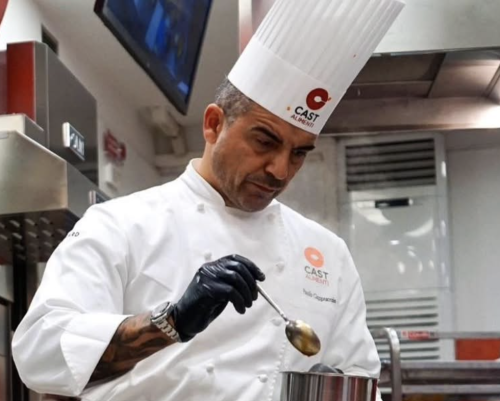 "No comunisti o con problemi di orientamento sessuale". Bufera sullo chef stellato