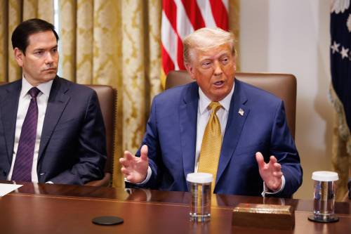 Trump rinvia i dazi all'Ue. Ma minaccia nuove tariffe