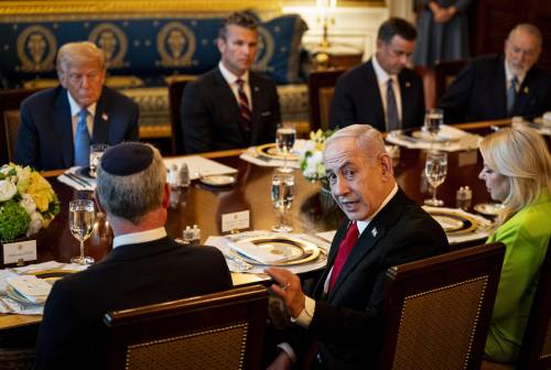 Show Donald-Bibi tra elogi e sorrisi. "Creatore di pace. Ti candido al Nobel"