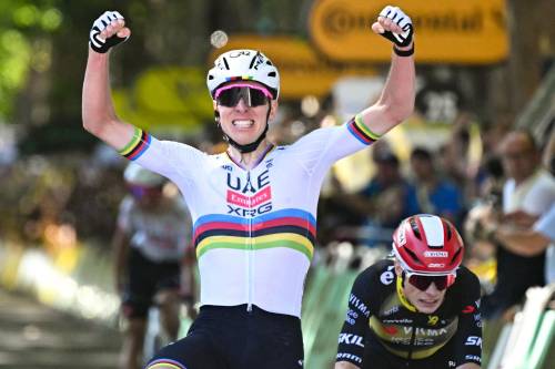Pogacar show al Tour per la vittoria numero 100