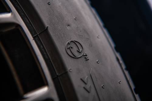 Pirelli presenta il primo pneumatico con oltre il 70% di materiali naturali e riciclati