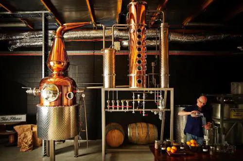 Professione distillatore: arriva il corso per imparare a farlo bene