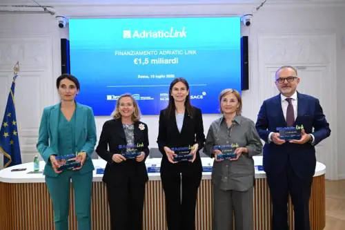 Terna: da Bei, Sace e Intesa Sanpaolo 1,5 miliardi per l’Adriatic Link