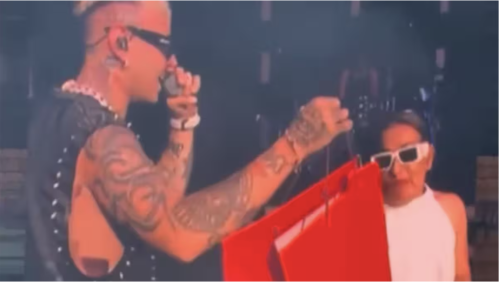 Lazza consegna la Birkin alla mamma (Foto video TikTok)