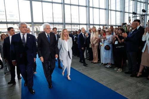 Mattarella: "Kiev non è sola". E Rubio vede Lavrov: "Proposta di pace russa, la porterò a Trump"