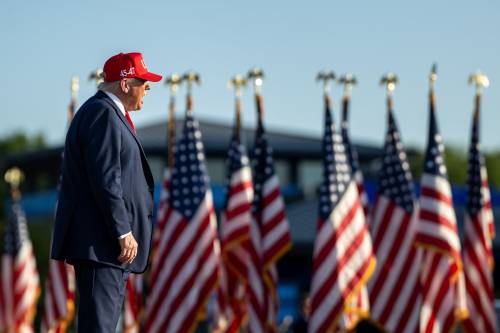 Mossa di Trump sulle armi a Kiev: "Le venderemo alla Nato". Zelensky: "Forniture ripristinate"