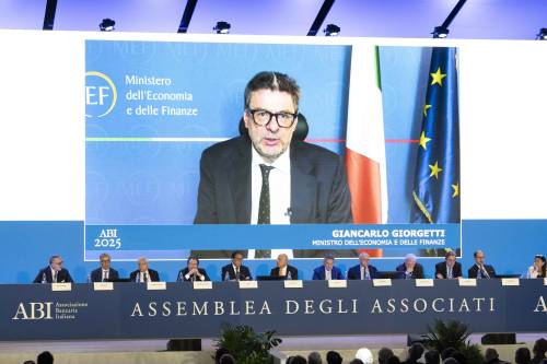 Giorgetti: "Le banche tornino a fare le banche"