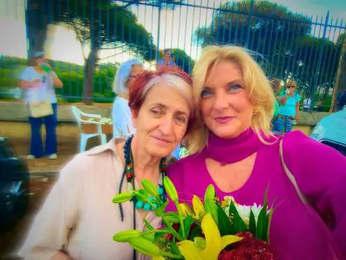 Tiziana Ciavardini (a dx), con la Presidente di Salvamamme Maria Grazia Passeri.jpg (124.8