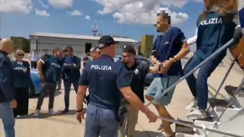 Kaufmann estradato in Italia dà in escandescenza: "Denuncio tutti". Trovato suo Dna sul sacco che copriva Anastasia