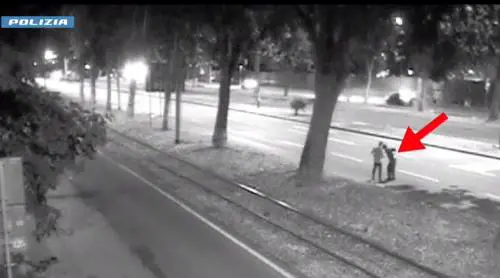 Accoltellato un 32enne di ritorno da un concerto a Milano: fermati due 16enni
