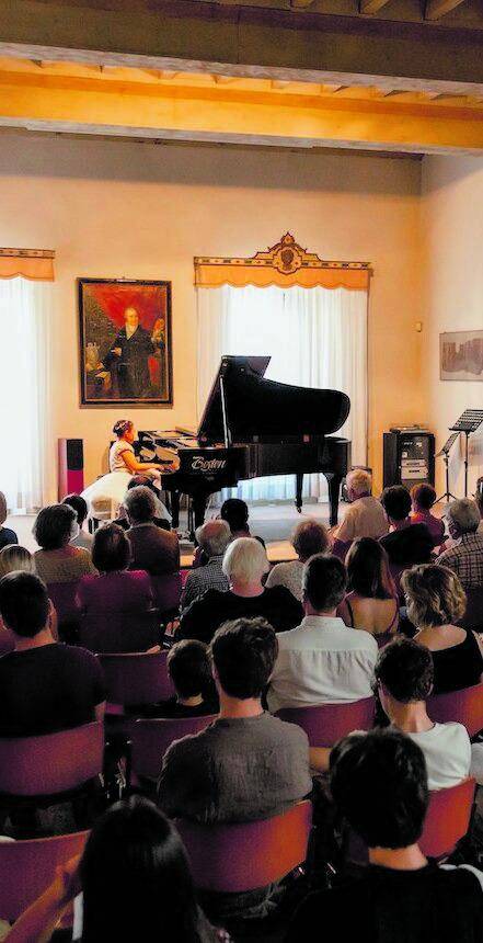 "Onde musicali sul Lago d'Iseo": novanta giovani pianisti in gara
