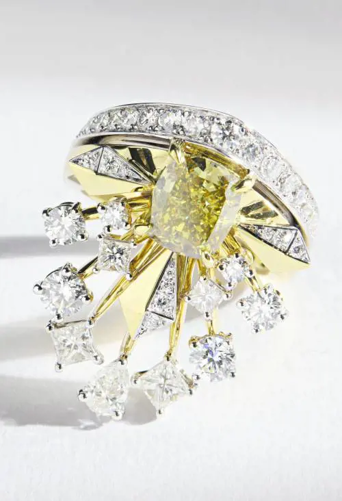 Diamanti, oro, titanio. I gioielli da sogno fanno brillare Parigi