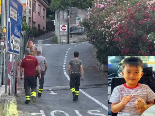 Il piccolo Allen sparito dal camping. Un testimone portato in caserma