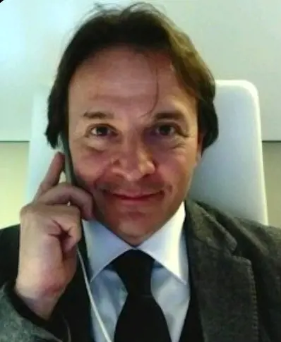 Condannato per violenza sessuale e molestie, torna a insegnare. Chi è il prof Giancarlo Di Vella