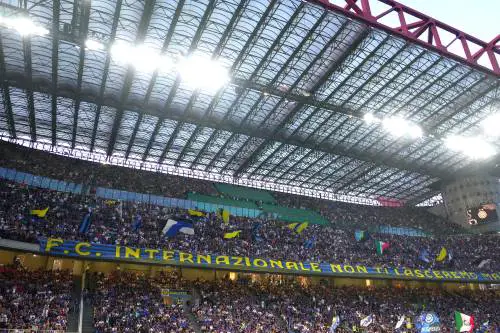 "Non graditi". Inter e Milan lasciano centinaia di tifosi fuori da San Siro: chi non potrà accedere