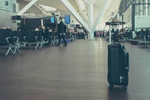 Bagaglio smarrito o rubato all'aeroporto. Cosa fare (e come tutelarsi prima di partire)
