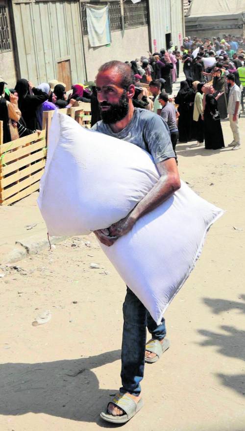 Strage per il cibo: 34 morti a Gaza. Tregua al collasso. "Hamas chiude"