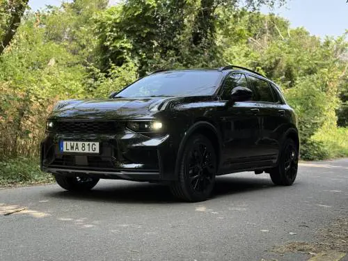 Lynk&Co 01 2025: guarda la gallery del nuovo SUV plug-in