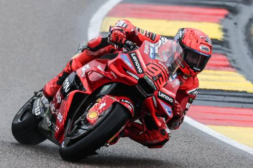 MotoGP, Marc Marquez trionfa in Germania e fa il vuoto in classifica generale. Terzo Bagnaia